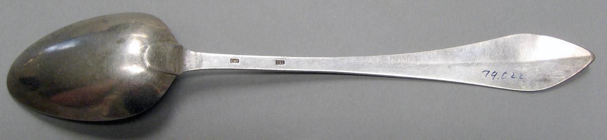 1998.0004.4055 Silver Spoon underside