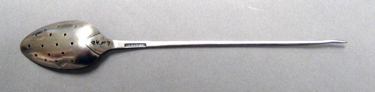 1998.0004.4068 Silver Spoon underside