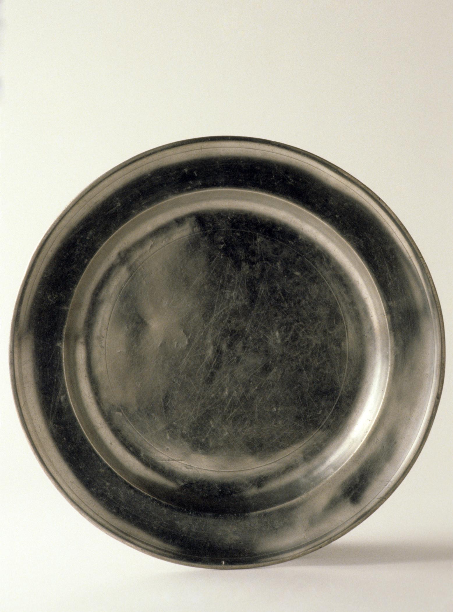 1958.0642 Pewter dish