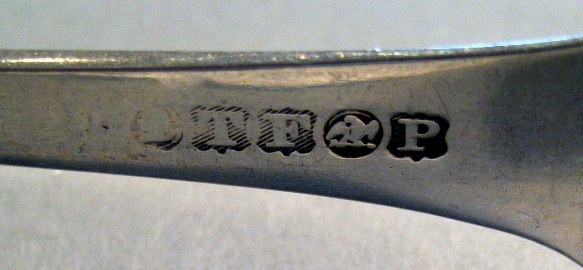 1998.0004.453 Silver Tongs mark 1