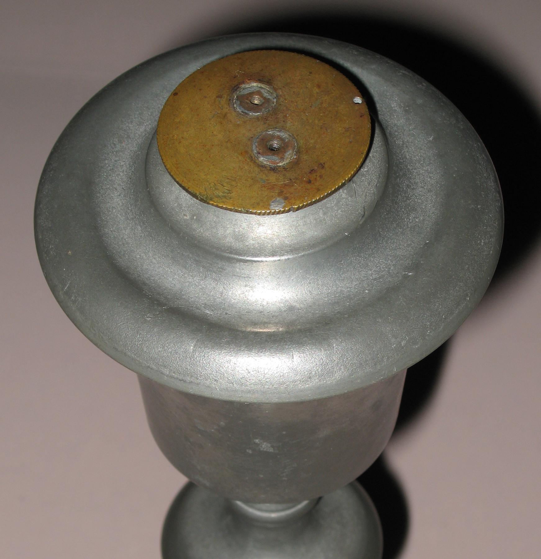 1958.0645 Pewter lamp (top)