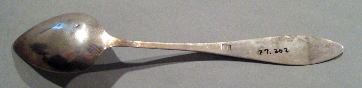 1998.0004.465.001 Silver Spoon underside