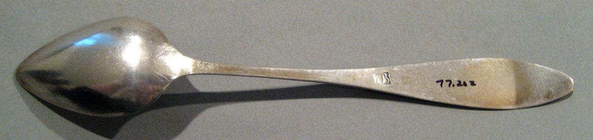 1998.0004.465.002 Silver Spoon underside