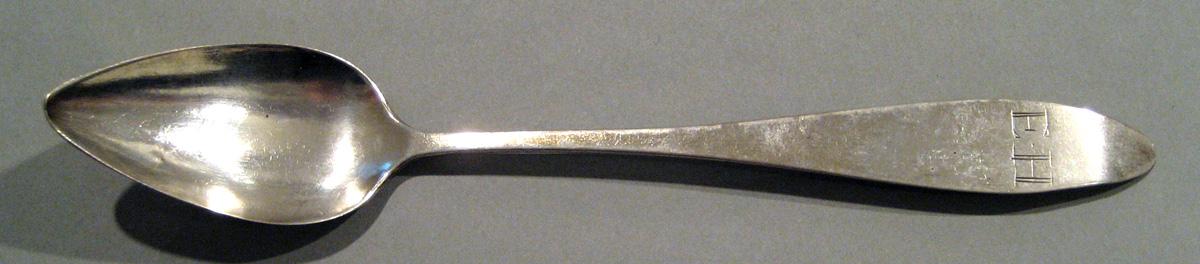 1998.0004.465.004 Silver Spoon upper surface