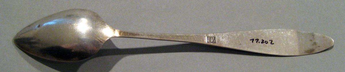 1998.0004.465.004 Silver Spoon underside