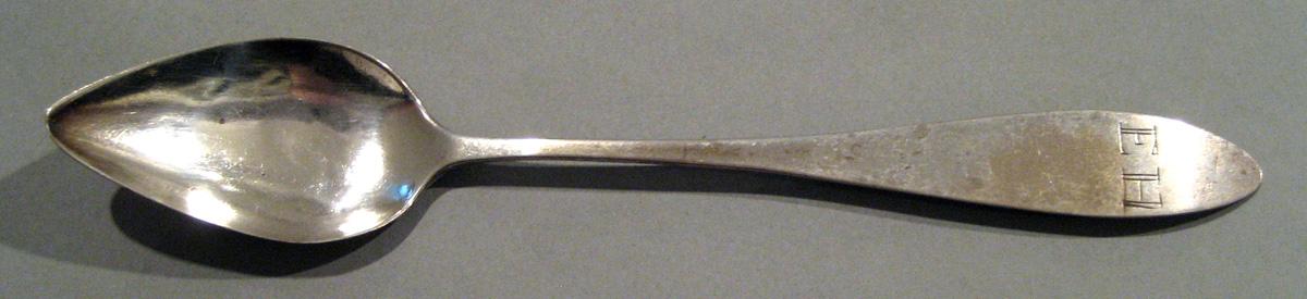 1998.0004.465.005 Silver Spoon upper surface