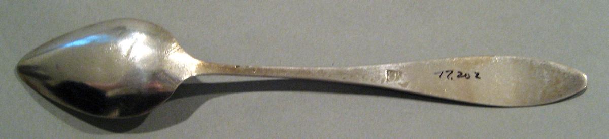 1998.0004.465.005 Silver Spoon underside