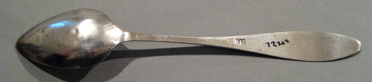 1998.0004.465.006 Silver Spoon underside