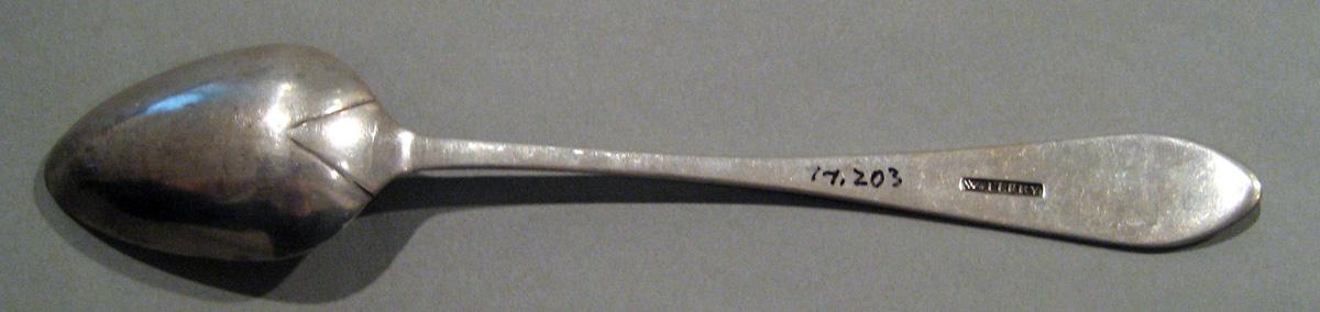 1998.0004.466 Silver Spoon underside