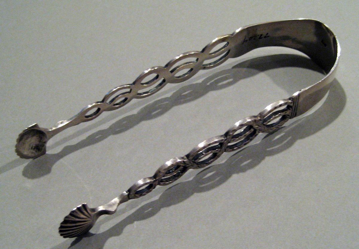 1998.0004.467 Silver Tongs view 3