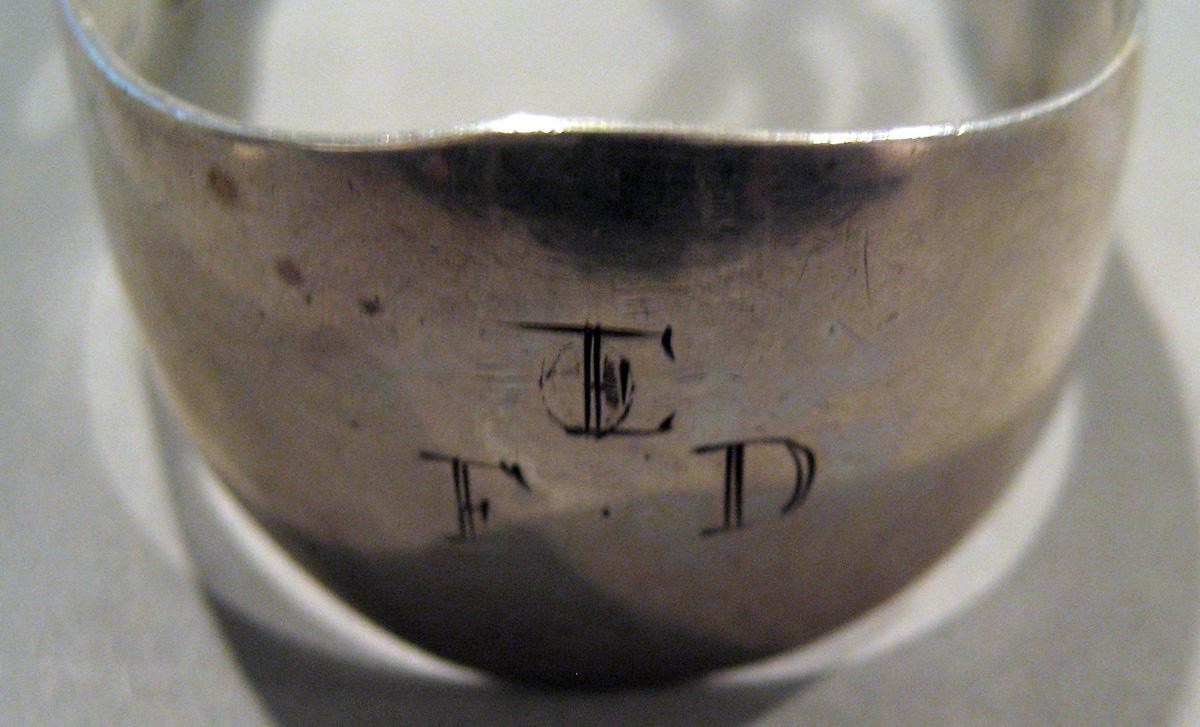 1998.0004.467 Silver Tongs engraving