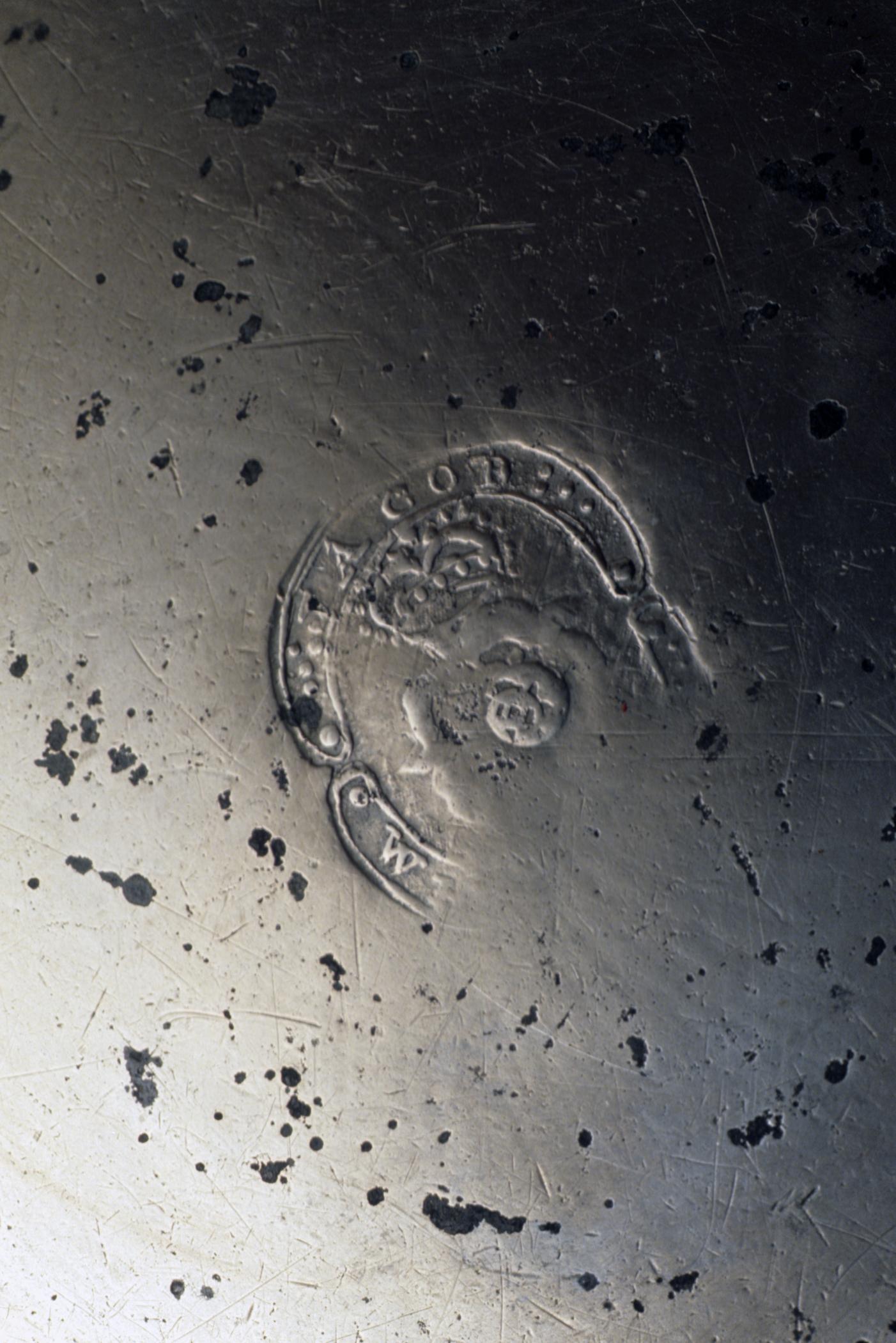 1958.0647 Pewter basin (mark)