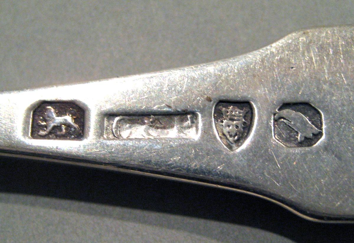 1998.0004.476 Silver Knife marks