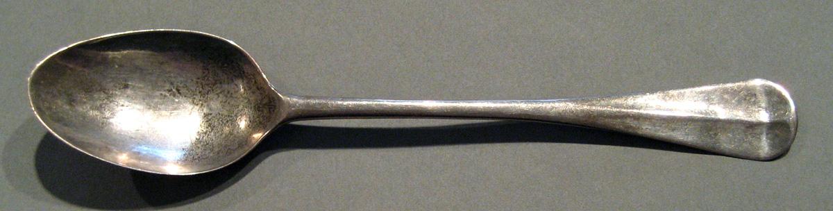 1998.0004.484 Silver Spoon upper surface