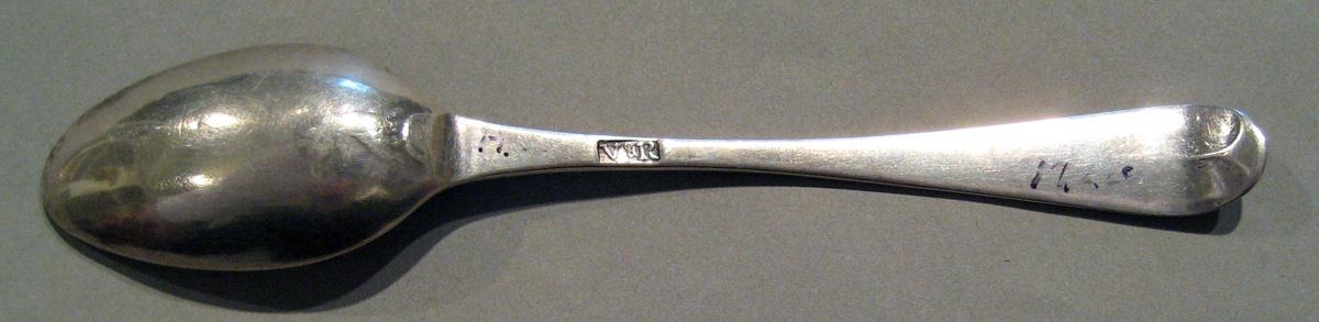 1998.0004.491.001 Silver Spoon underside