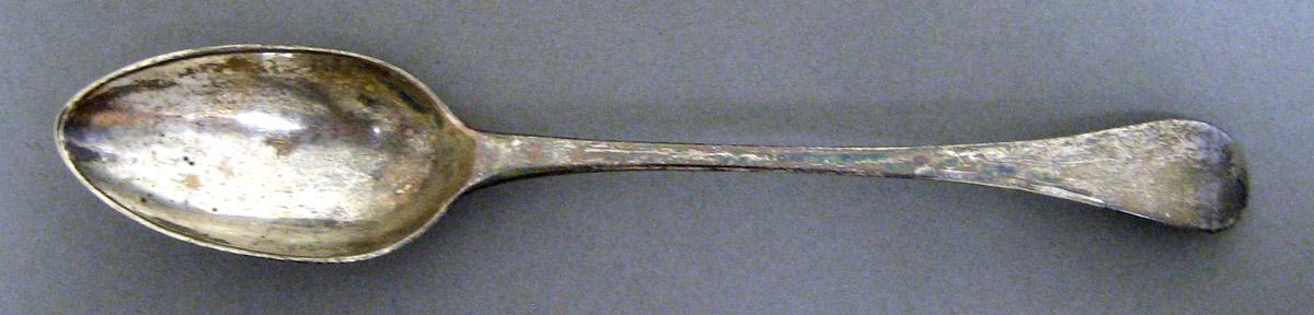 2006.0006.008 Silver Spoon upper surface