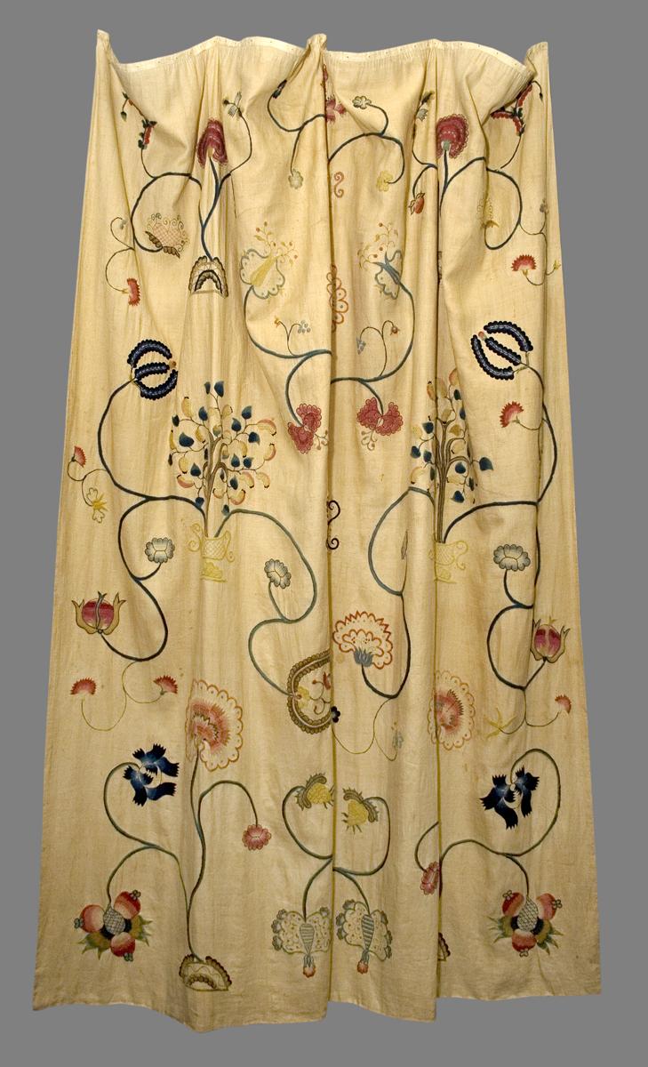 1952.0357.002 Bed Hanging, Headcloth