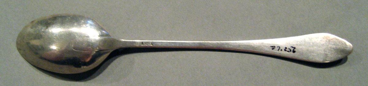 1998.0004.519.002 Silver Spoon underside