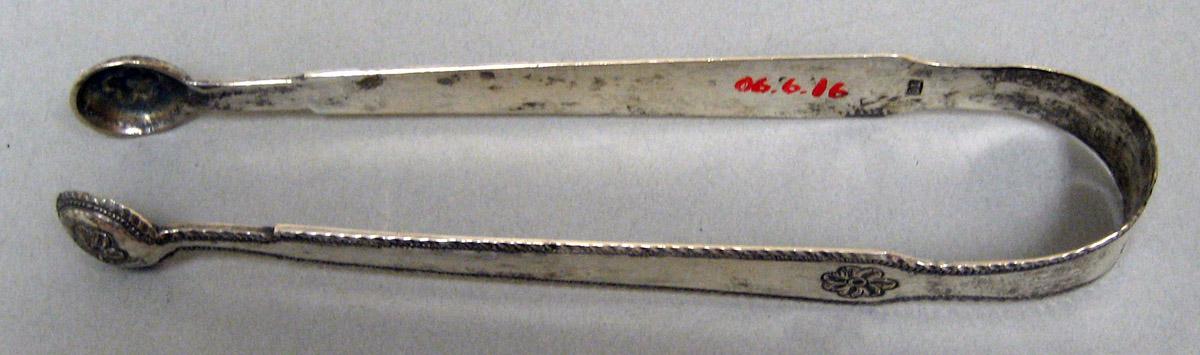 2006.0006.016 Silver Tongs view 1