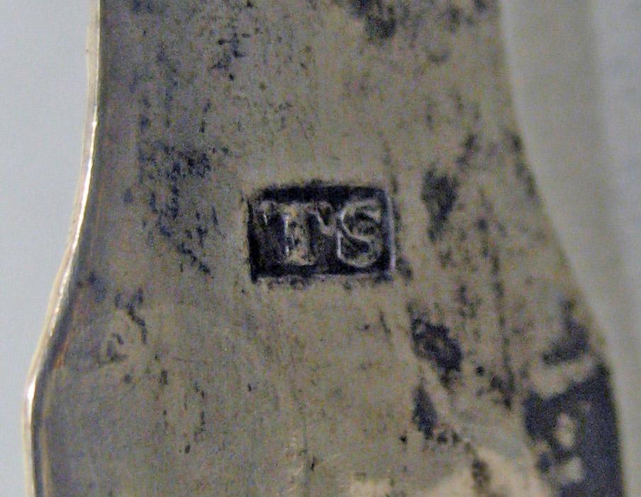 2006.0006.016 Silver Tongs mark 1