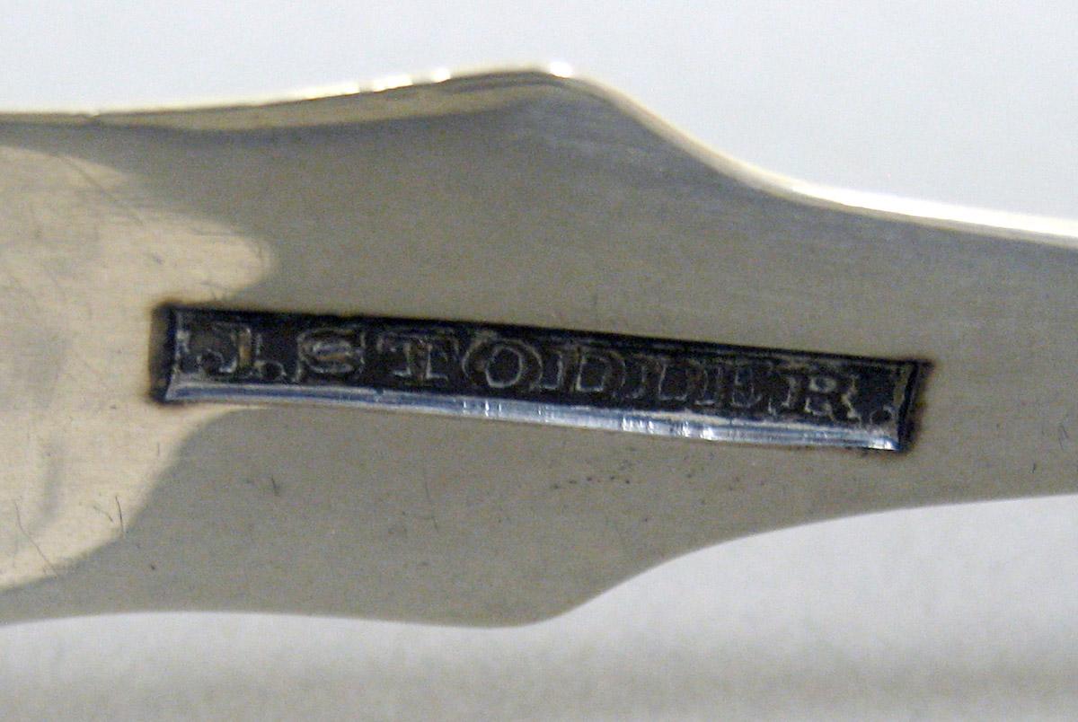 2006.0006.019 Silver Tongs mark 2
