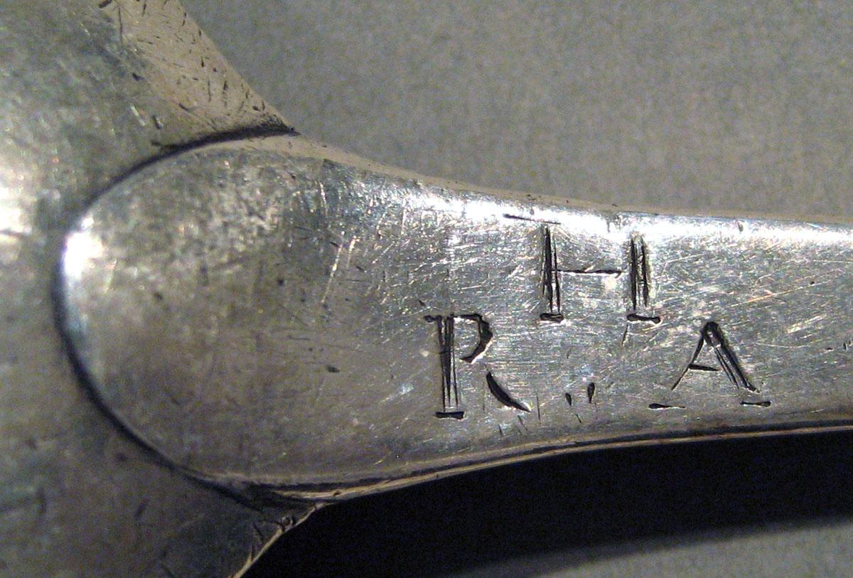 1998.0004.711.002 Silver Spoon engraving underside drop