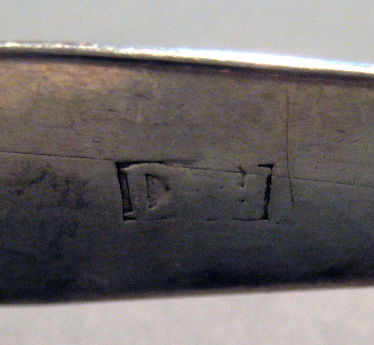 1998.0004.718 Silver Tongs mark 2