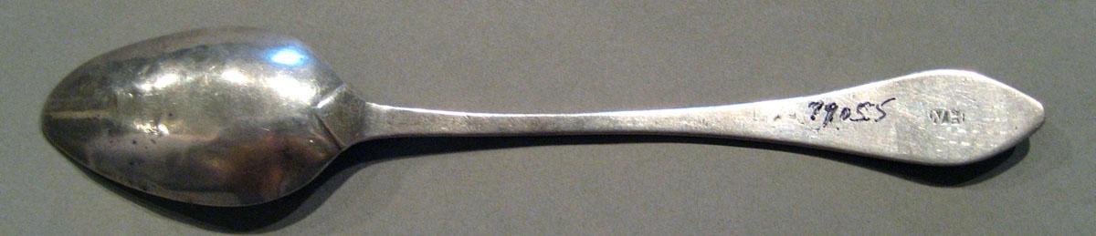 1998.0004.775.002 Silver Spoon underside