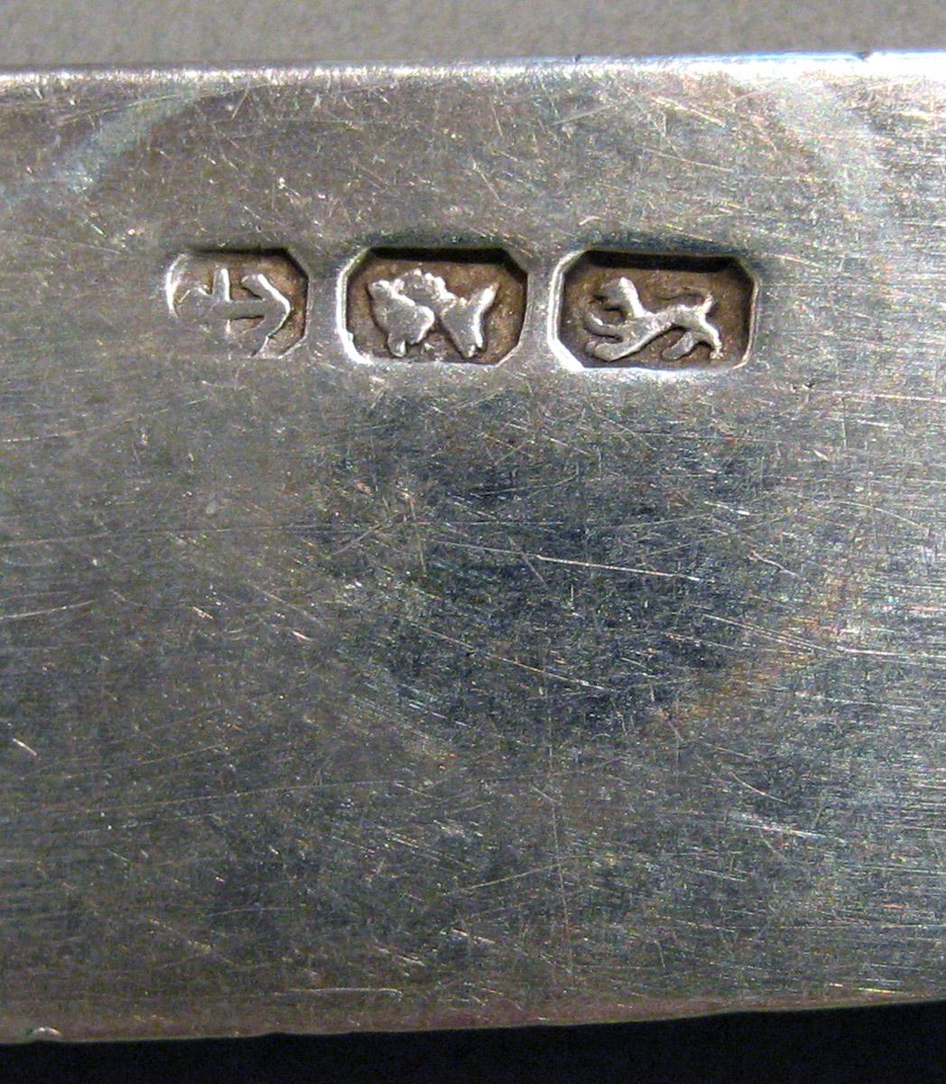 1998.0004.811 Silver Knife mark