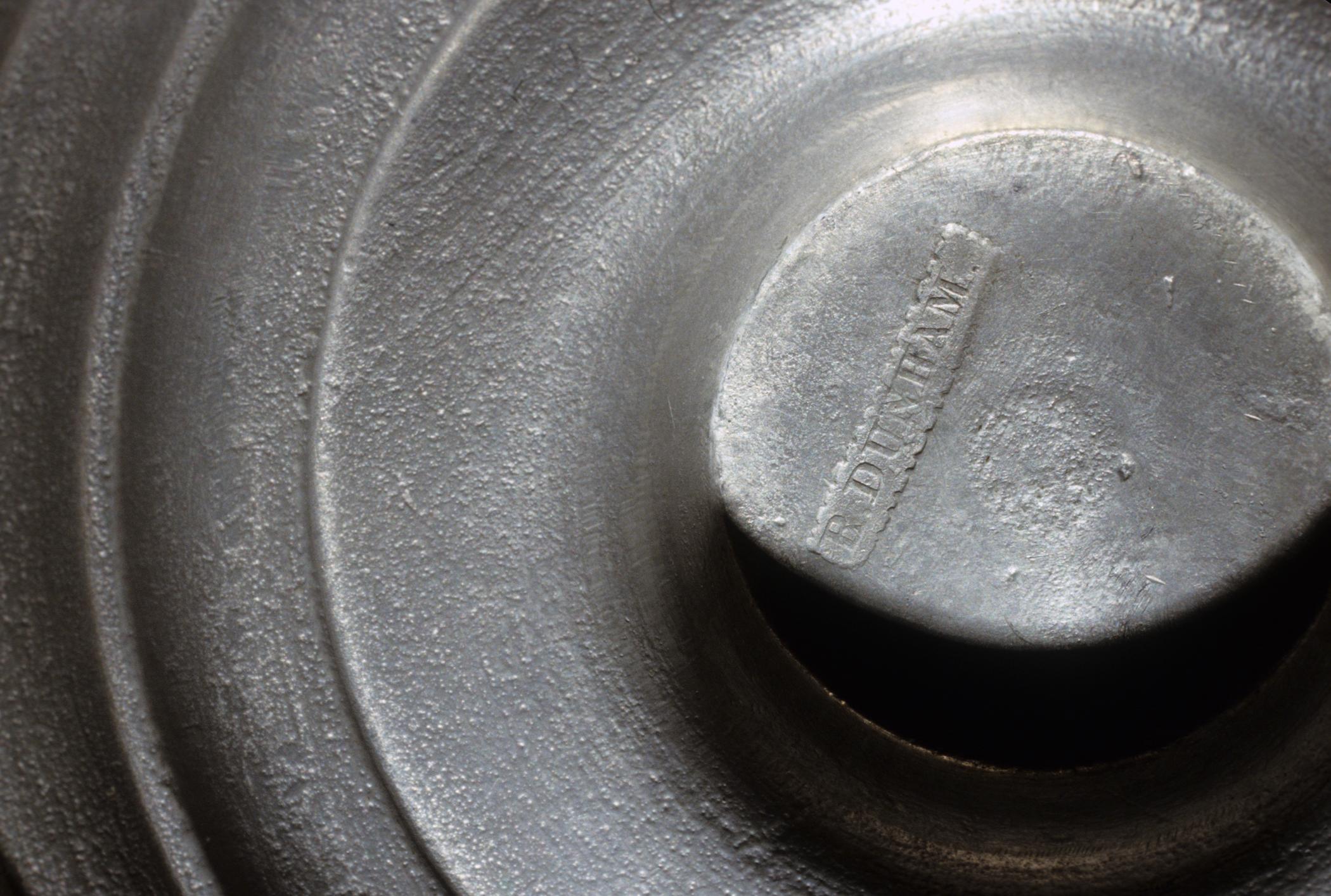 1958.0674 A, B Pewter lamp (mark)