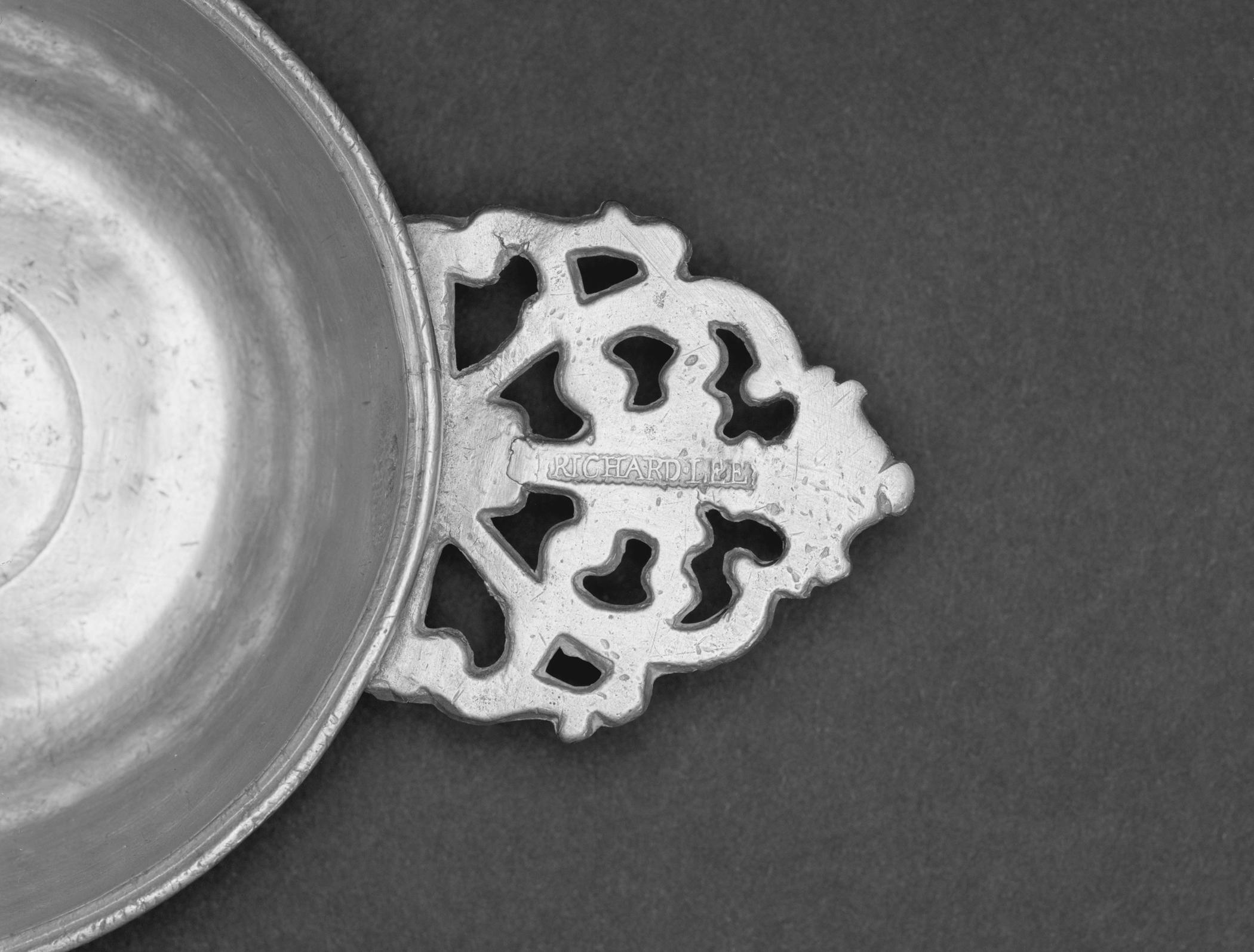 1958.0676 Pewter porringer (mark)