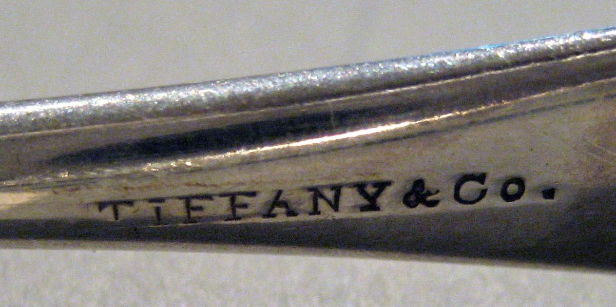1998.0004.860 Silver Tongs mark 2