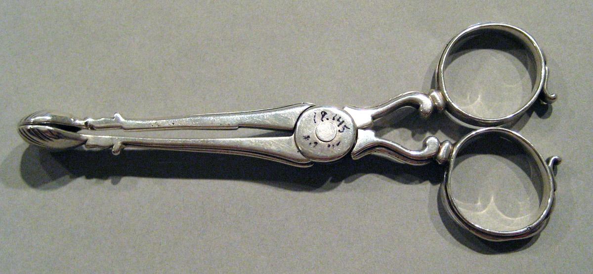 1998.0004.864 Silver Tongs view 2