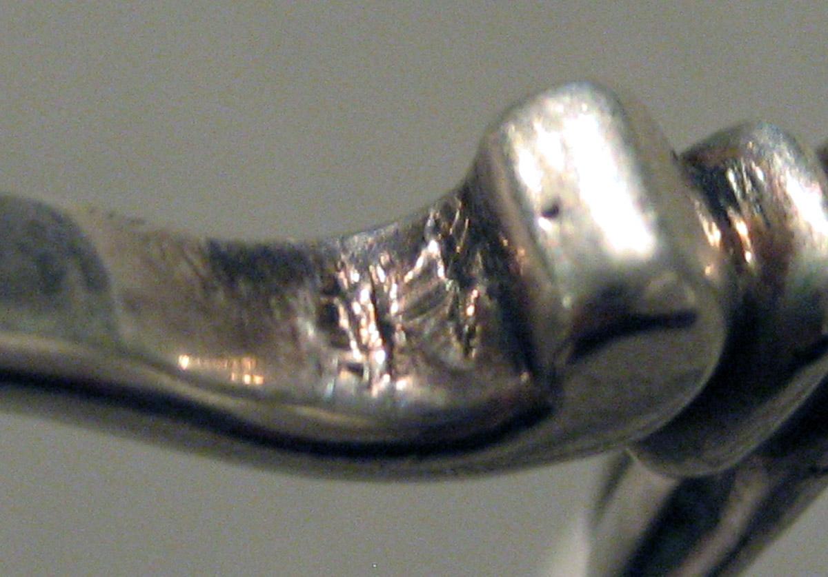 1998.0004.864 Silver Tongs mark 4