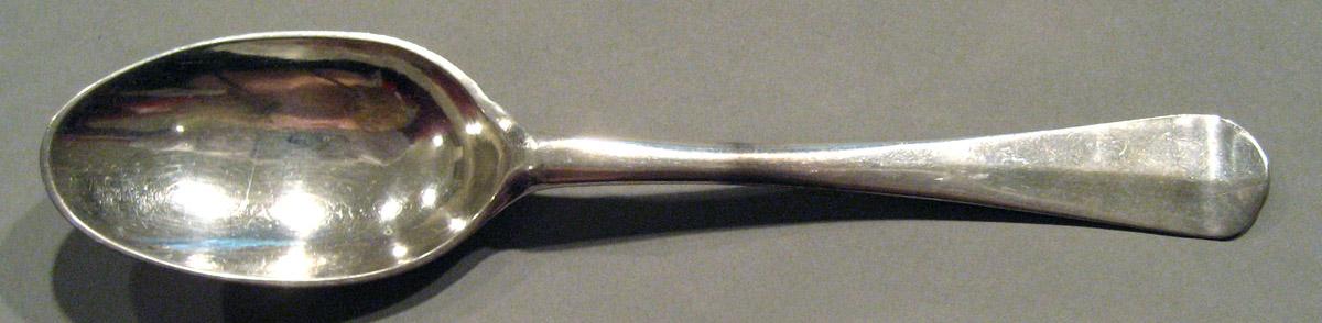 1998.0004.867.004 Silver Spoon upper surface