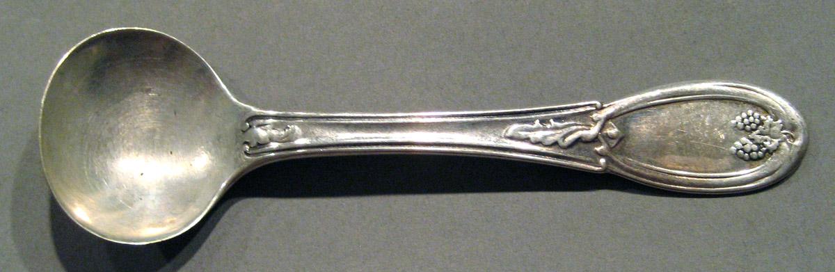 1998.0004.882 Silver Spoon upper surface