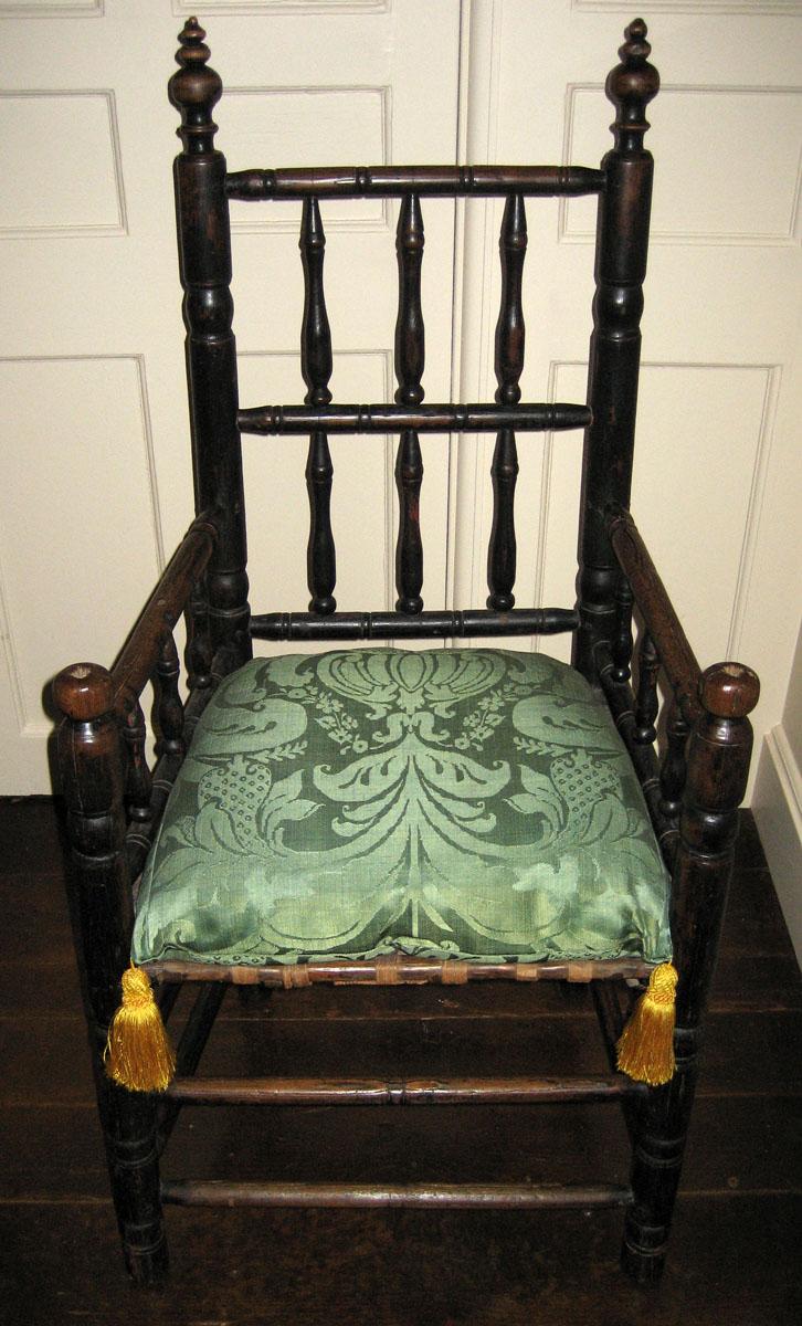 1958.0680 with cushion 1986.0502 view 2