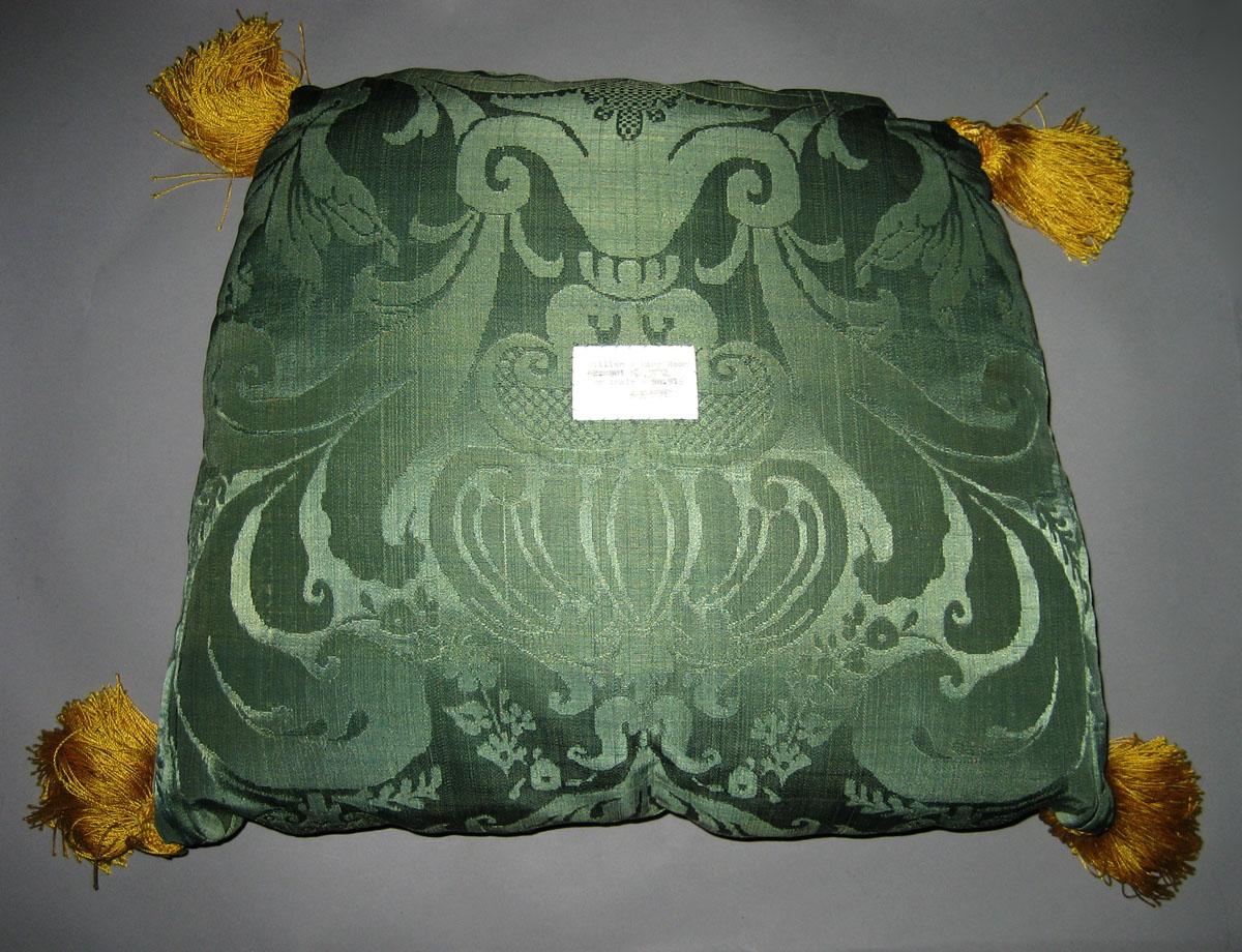 1986.0502 cushion, reverse