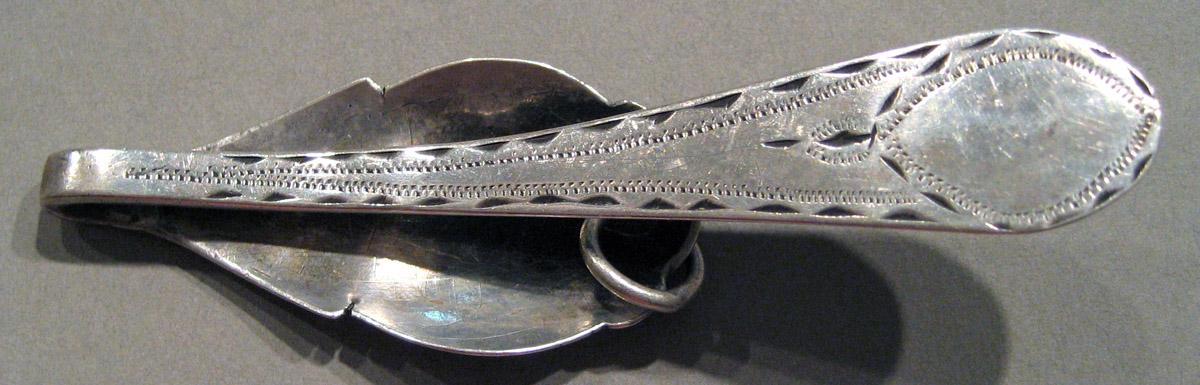 1998.0004.902 Silver Chatelaine underside