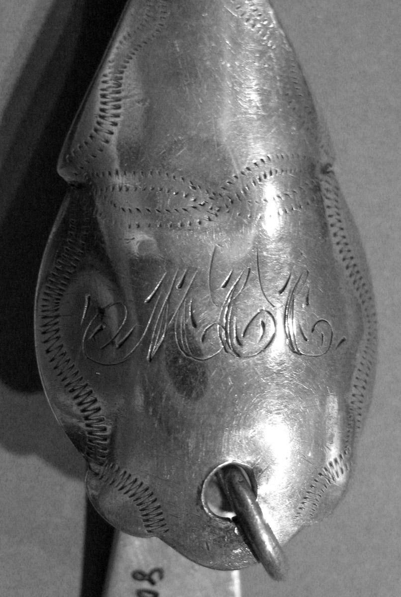 1998.0004.902 Silver Chatelaine engraving