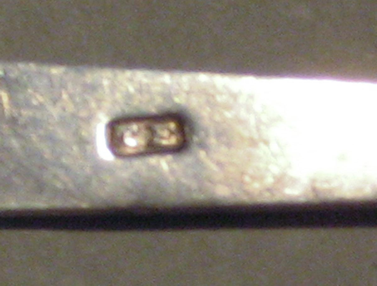 1998.0004.956 right handle mark