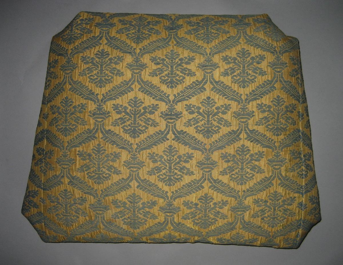 1989.0544  cushion