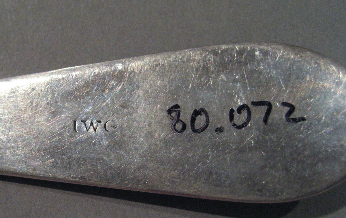 1998.0004.966 spoon marks