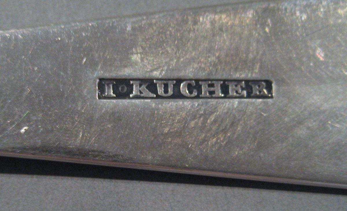 1998.0004.967 spoon marks