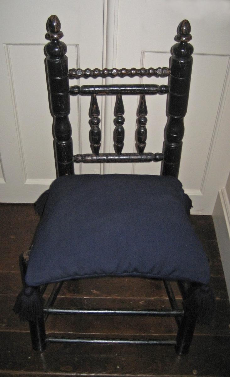 1958.0693 with cushion view 2
