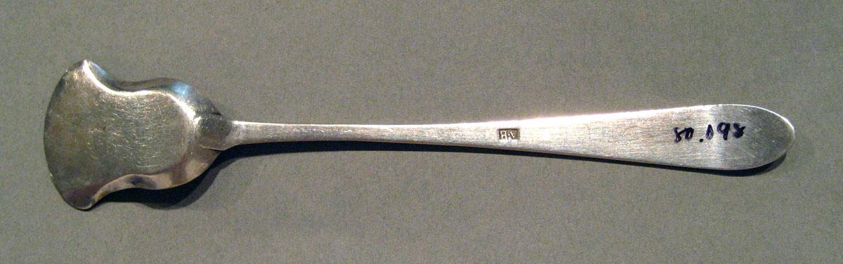 1998.0004.992.002 Silver Spoon underside
