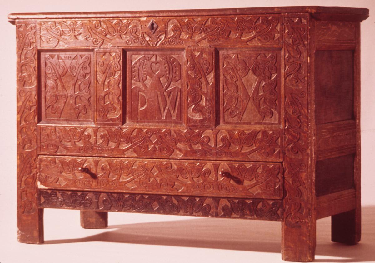 1958.0696 Chest, view 2