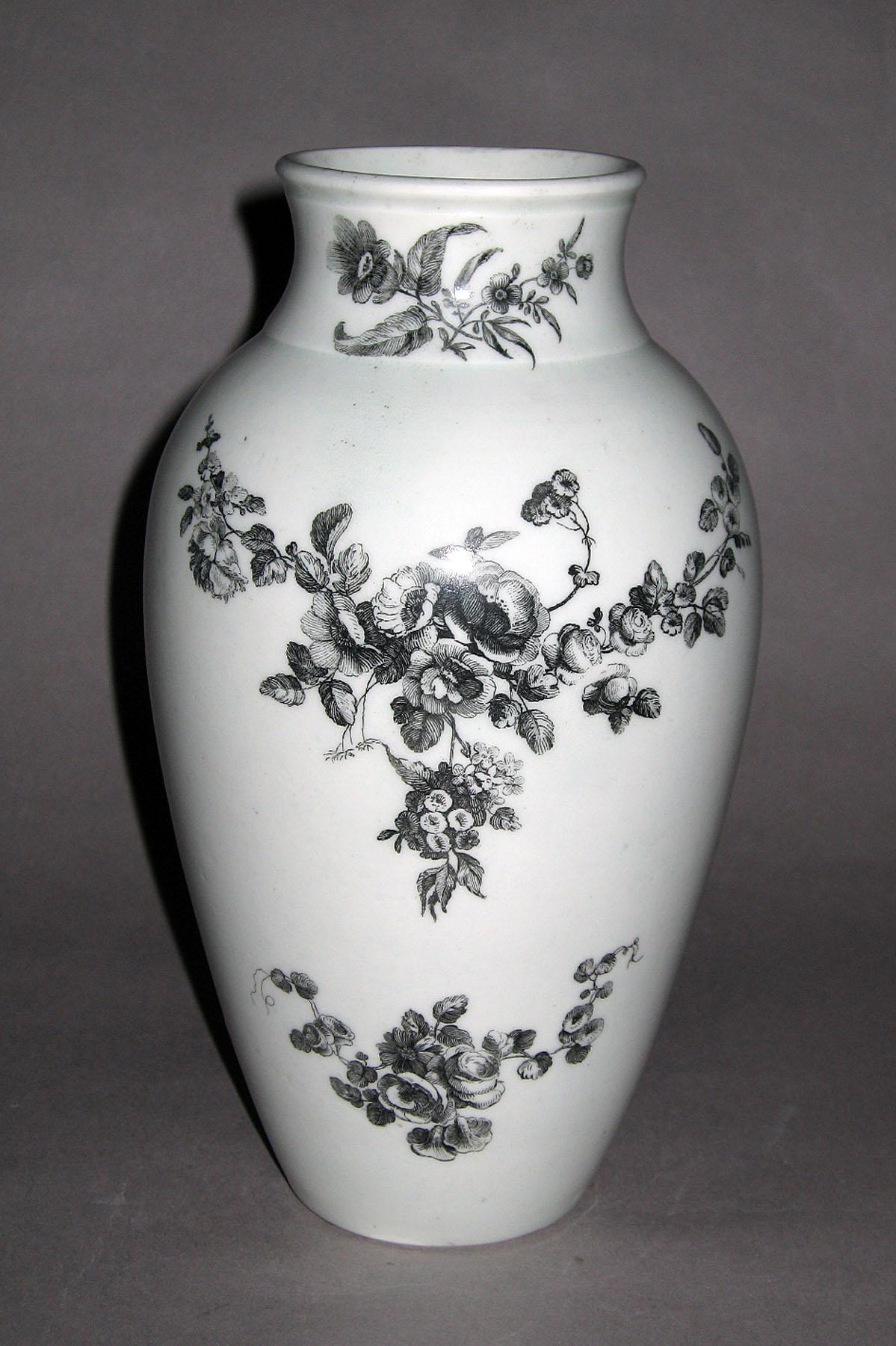 1958.0705 Worcester soft-paste porcelain vase (side 2)