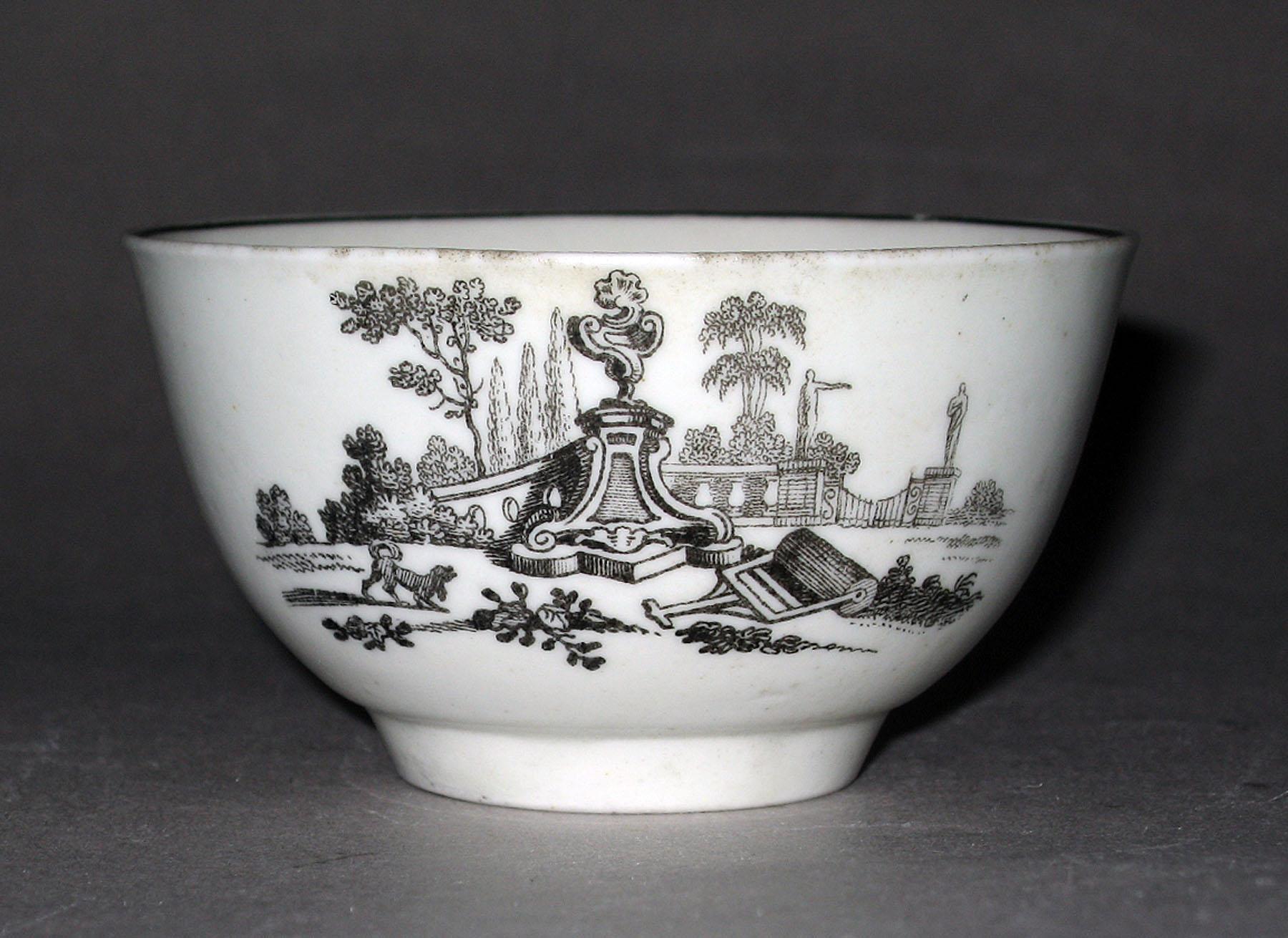 1958.0707 Worcester porcelain teabowl (side 2)