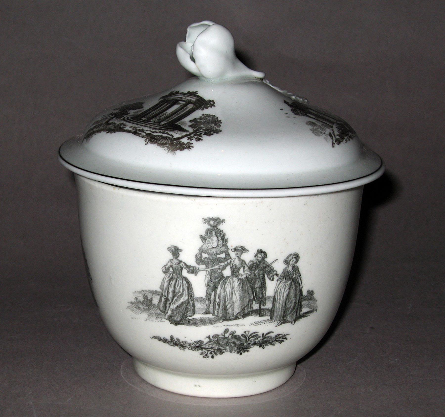 1958.0713 A, B Worcester soft-paste porcelain sugar bowl (side 1)